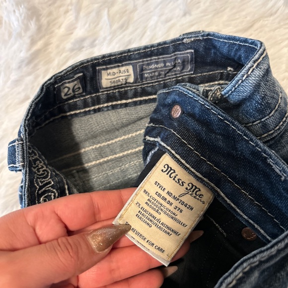 Miss Me Mid Rise Short - Picture 3 of 3